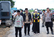Bupati Ardito Wijaya Tinjau Pelebaran Jalan Rumbia – Bumi Nabung, Pastikan Tepat Waktu dan Berkualitas
