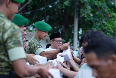 Pemkab Bersama Batalyon Infanteri TP 848/SPC Berbagi Takjil