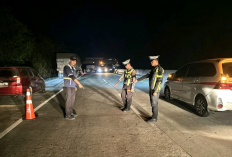 Sat Lantas Polres Mesuji Evakuasi Korban Laka Lantas di Tol Terpeka KM 246