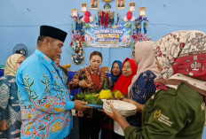 Ni Ketut Dewi Nadi Resmikan Sekolah Lansia Bahagia di Karang Anyar