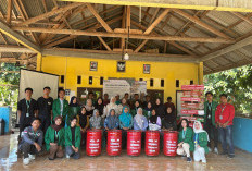 Mahasiswa Universitas Malahayati Perkenalkan Incinerator untuk Kurangi Sampah di Pekon Dadimulyo
