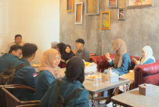 Belajar Jurnalistik, Mahasiswa UM Metro Kunjungi Redaksi Radar Metro